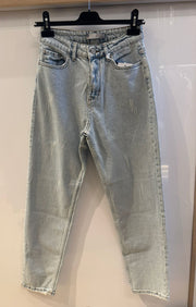 Light mom jeans
