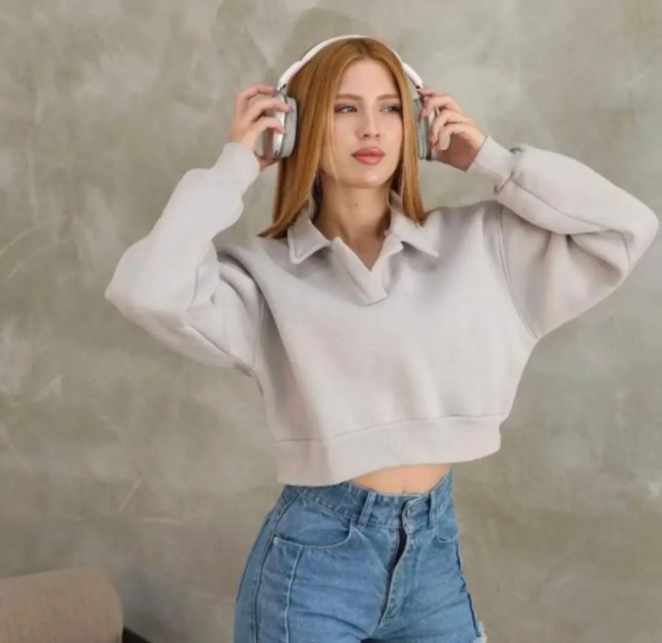 Grey fleece crop switcher