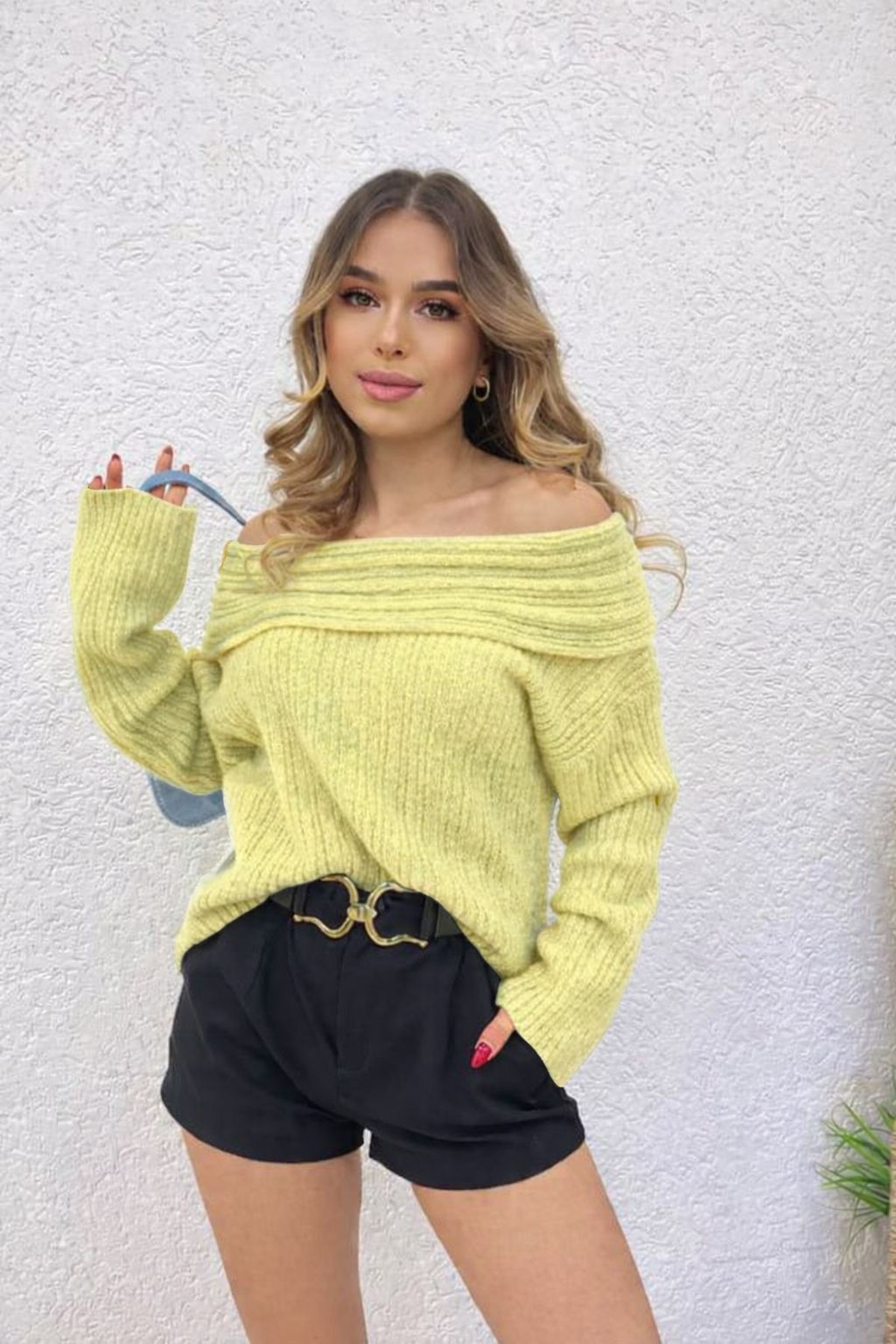 Offshoulder sweater