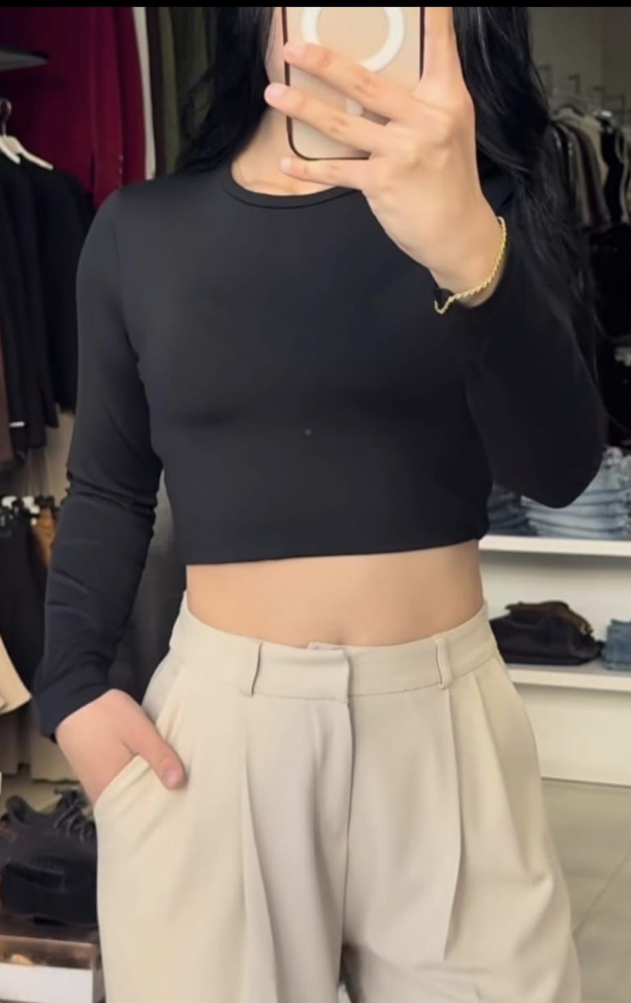 Black croptop