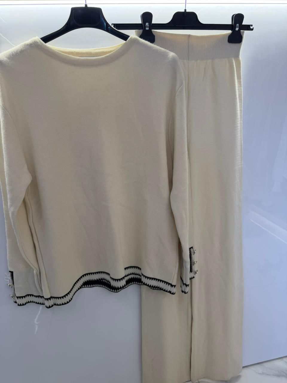 Light beige wool set