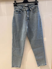 Light mom jeans