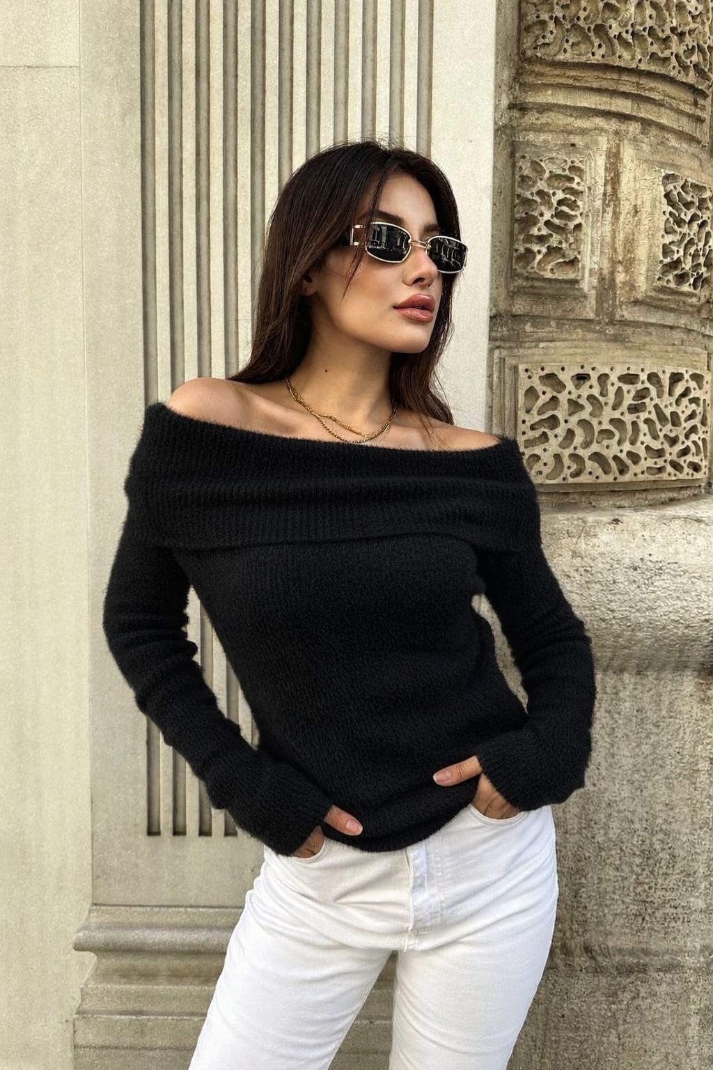 Offshoulder sweater